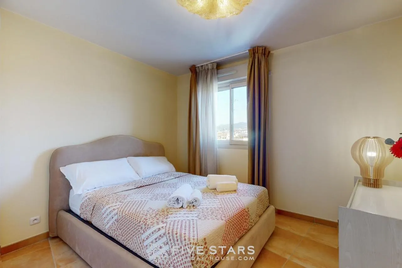 Luxury Beach Five Stars Holiday House Nice 0*,  Frankrike